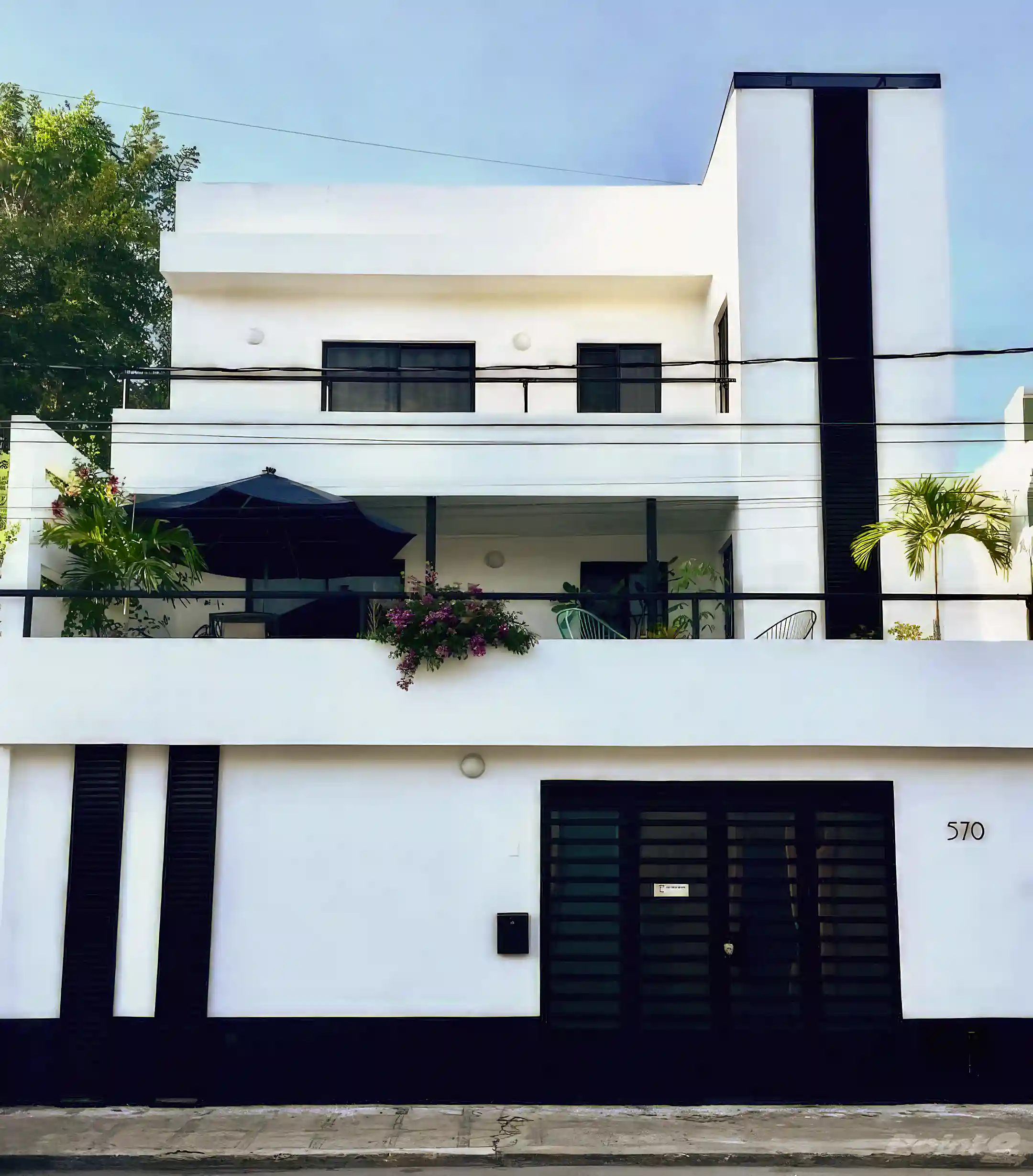 Triplex with 3 Apartments for Sale in Calle 69, Bario San Juan, Centro, Merida, Yucatan, Mexico