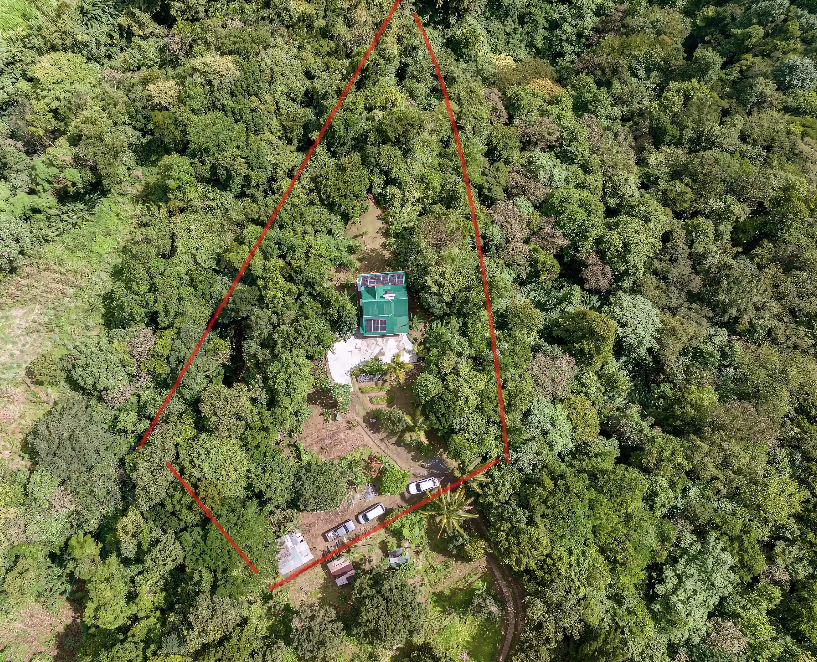Lot: 12 185 sq.ft.