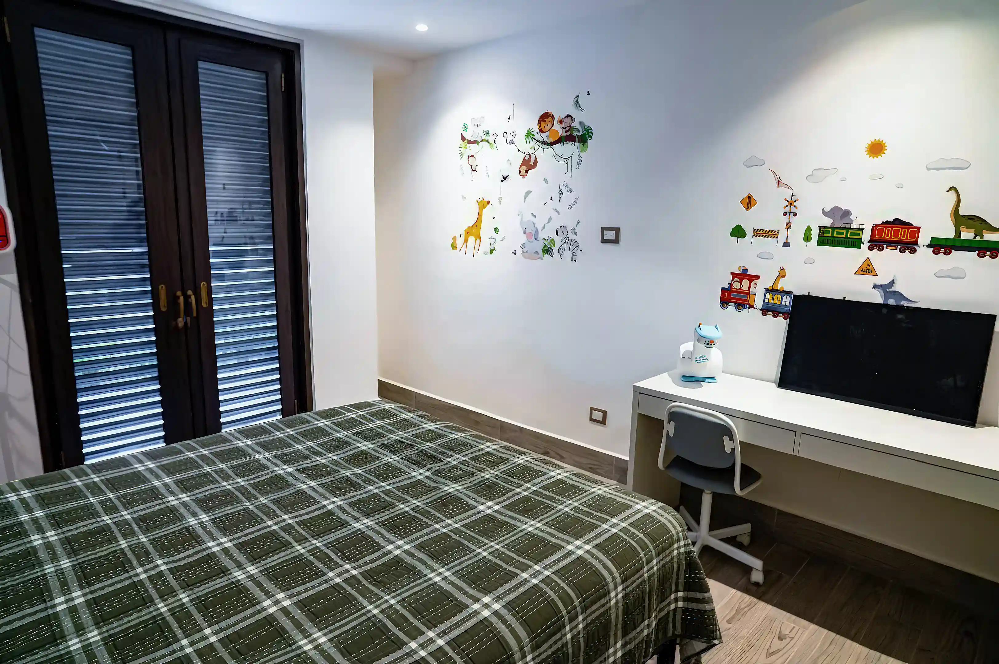 Here’s a clean, listing-ready description for this image ?
---
Comfortable and...