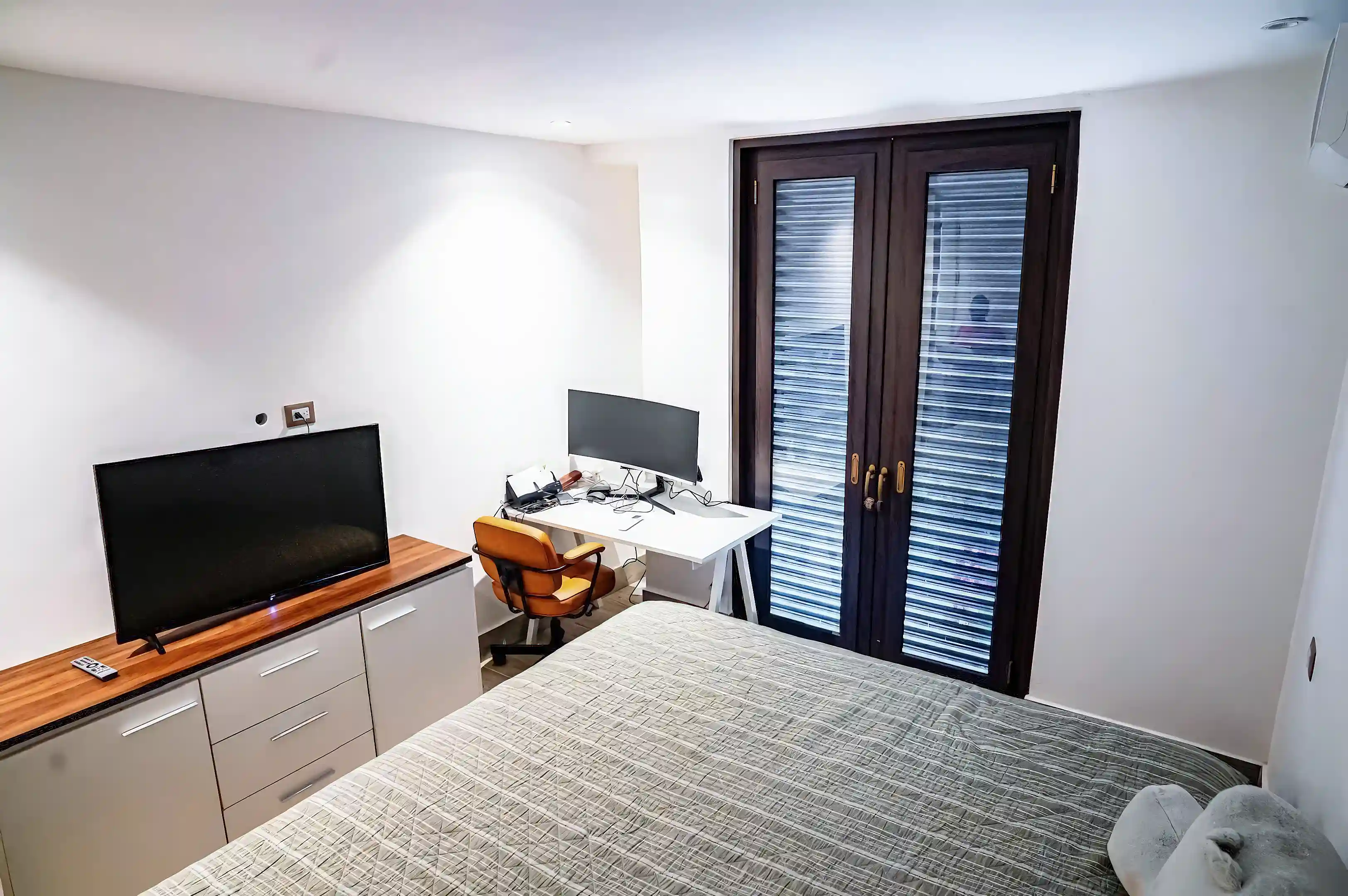 Here’s a clean, listing-ready description for this image ?
---
Spacious and...