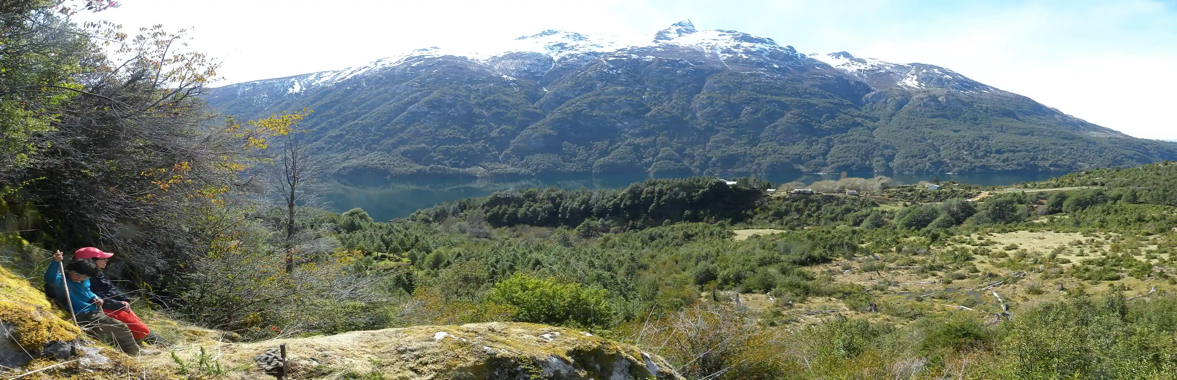 View of Lake Espolón from the lot