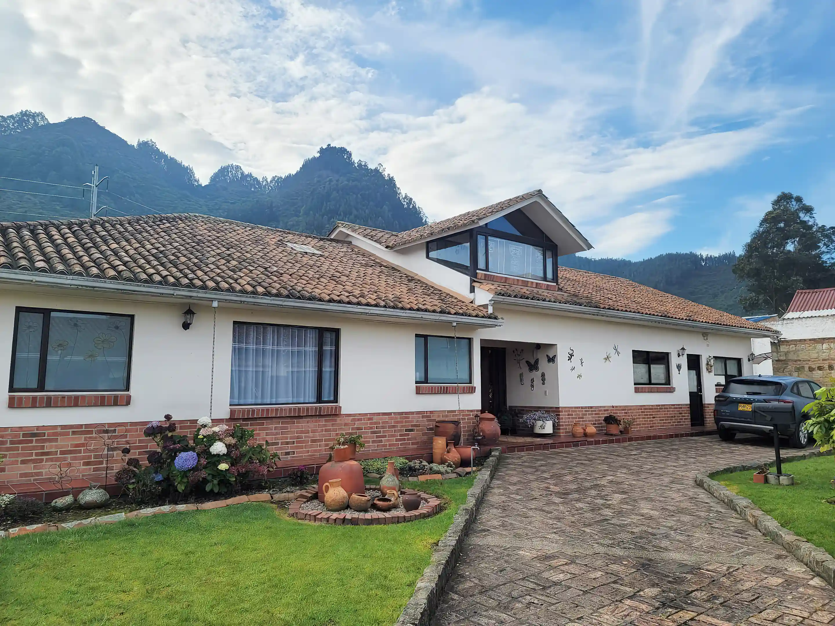 Luxury House for Sale in Residencial Florencia, Vereda Lourdes, Tabio, Cundinamarca, Colombia