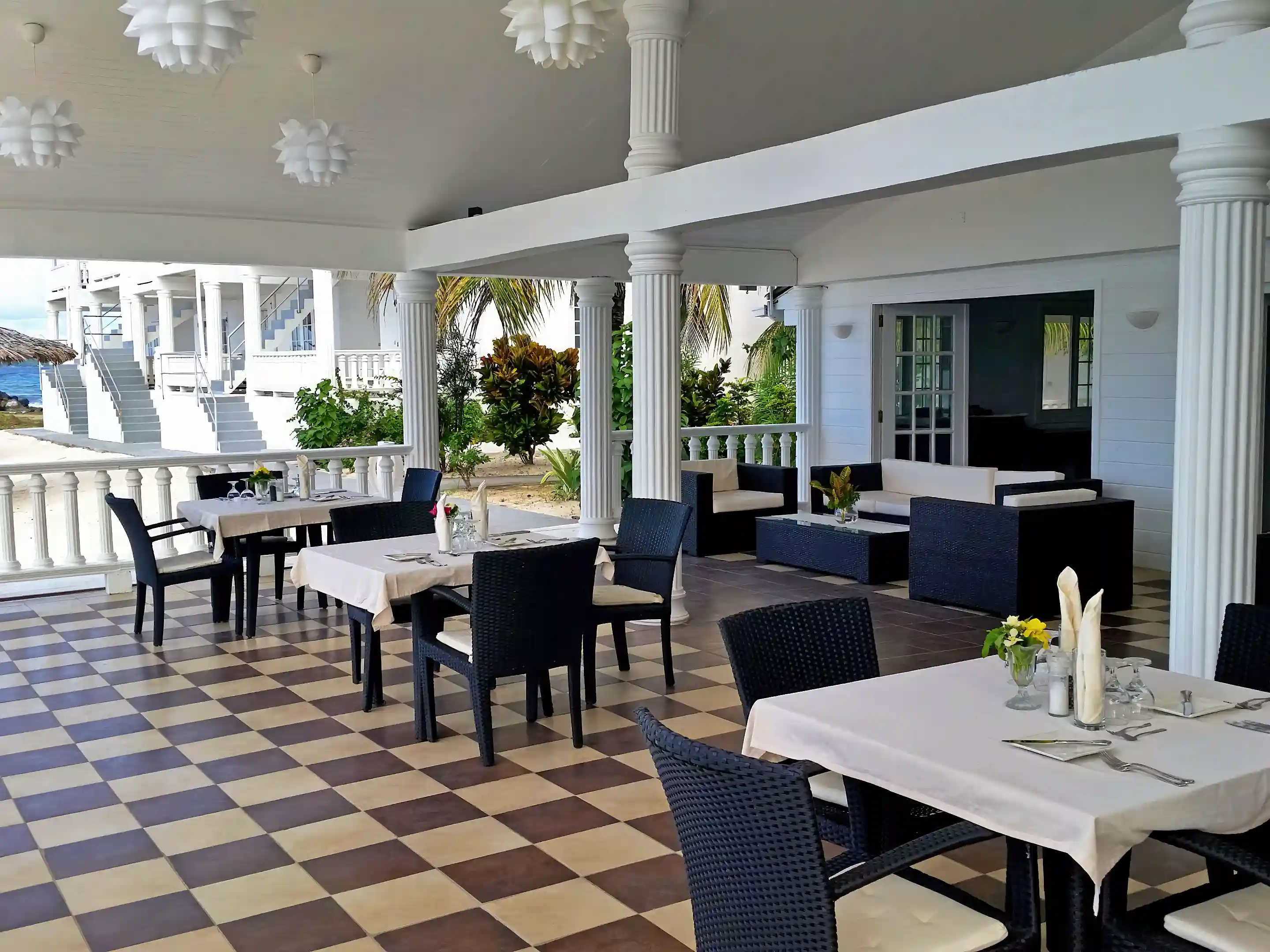 Beachfront Dinning