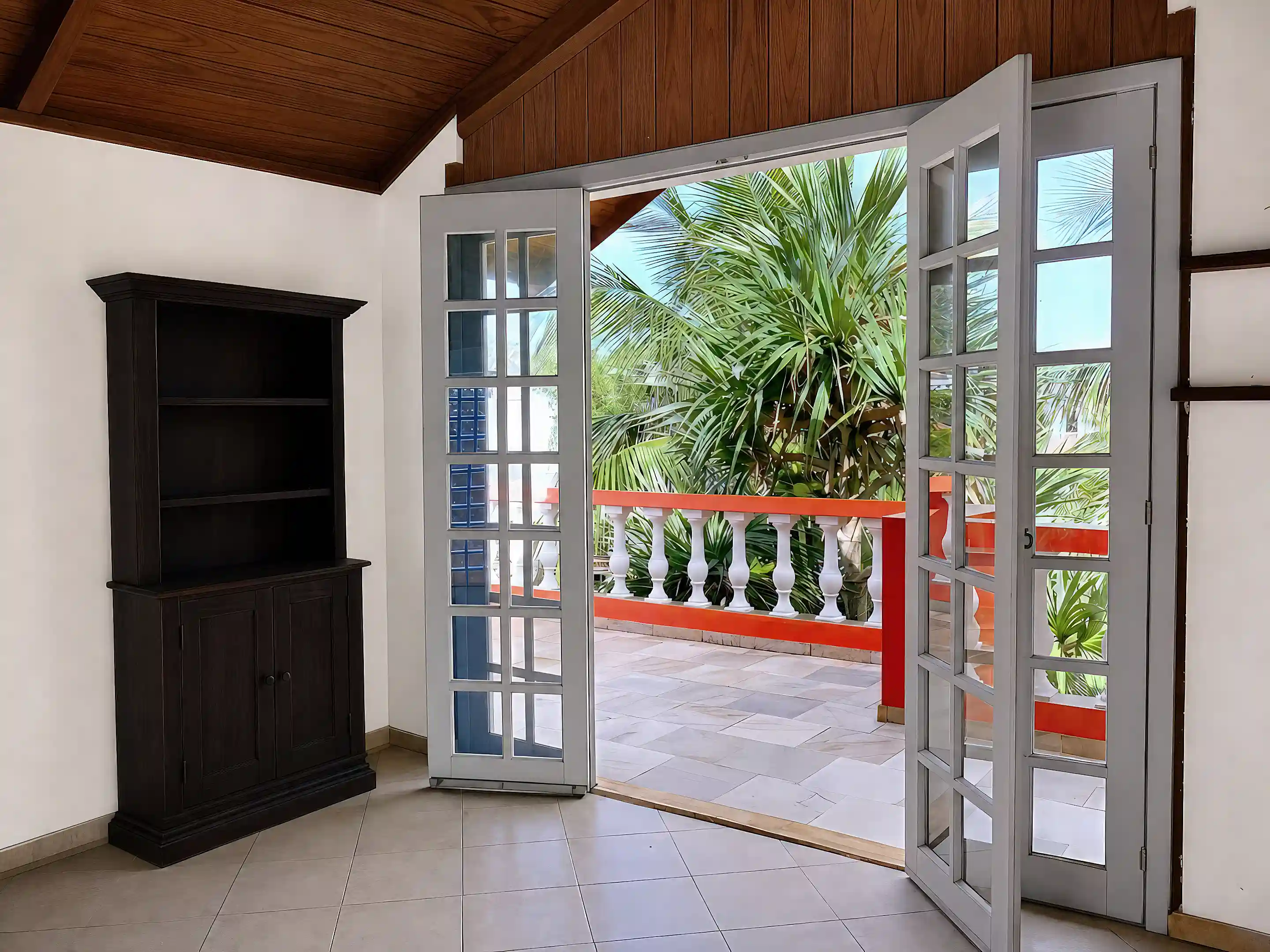 large lakefront varanda 3rd floor