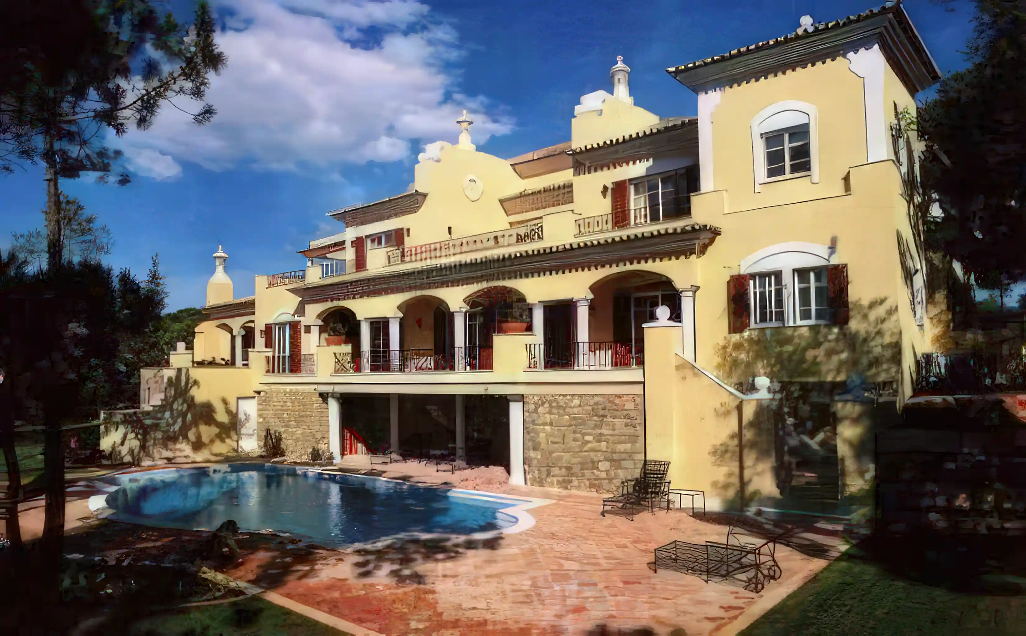 Villa for Sale in Central Algarve, Portugal