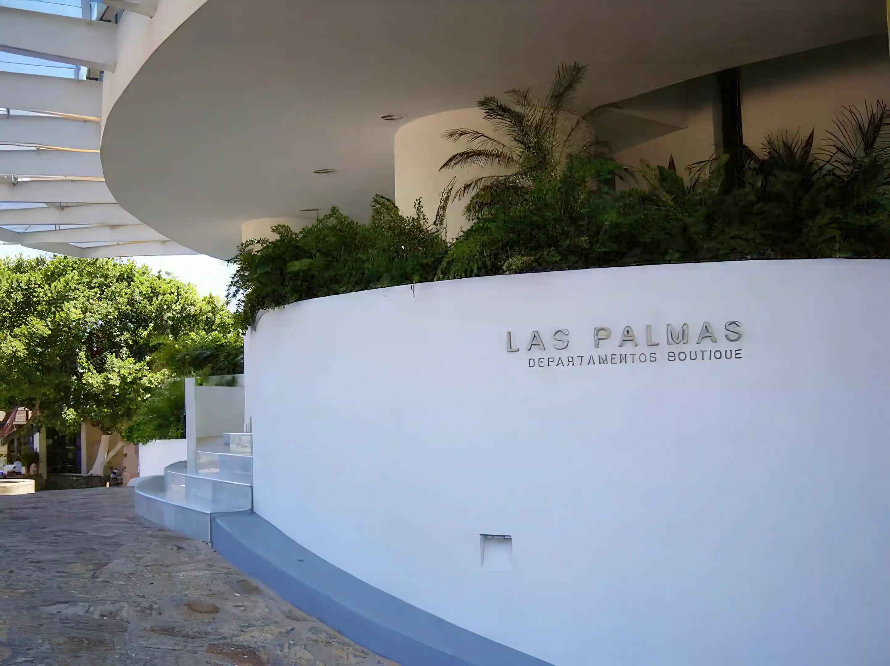 ENTRANCE CONDOMINIO LAS PALMAS-DIANA CIRCLE