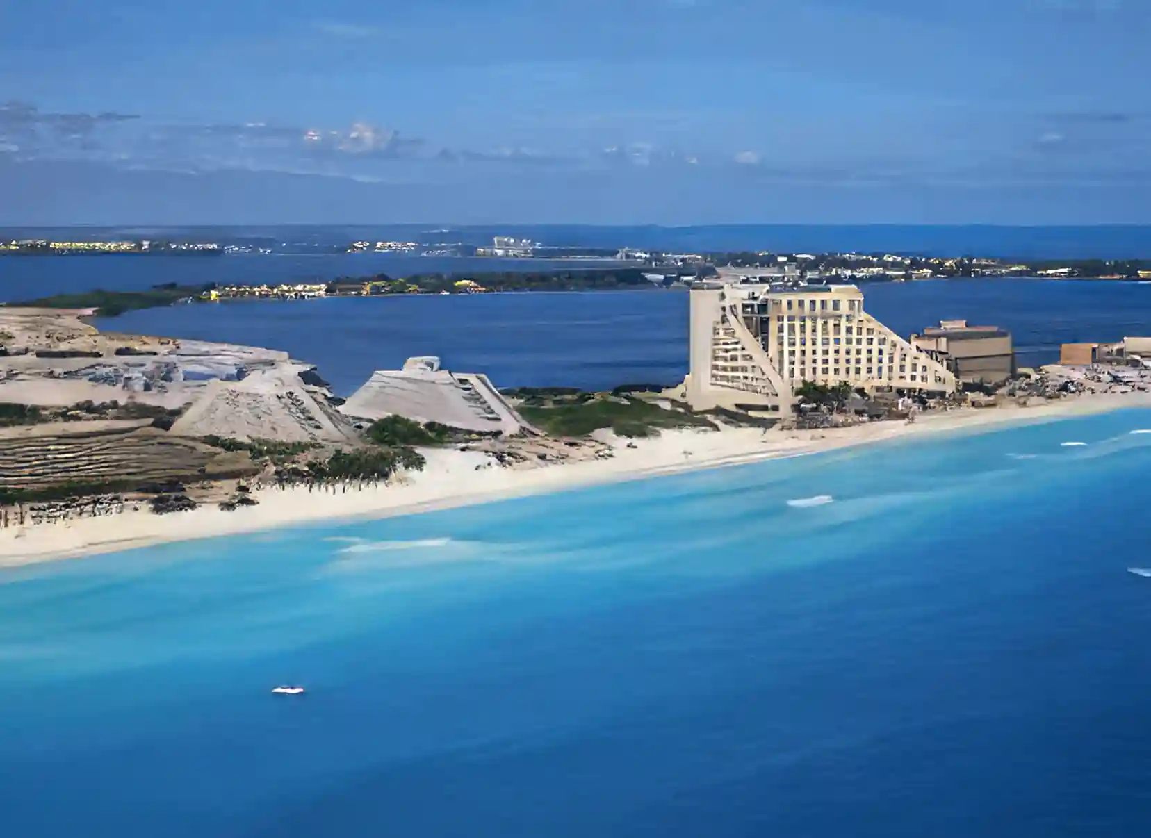 Hotel for Sale in Av. Tulum 318 2O Piso, México, Q. Roo, Mexico