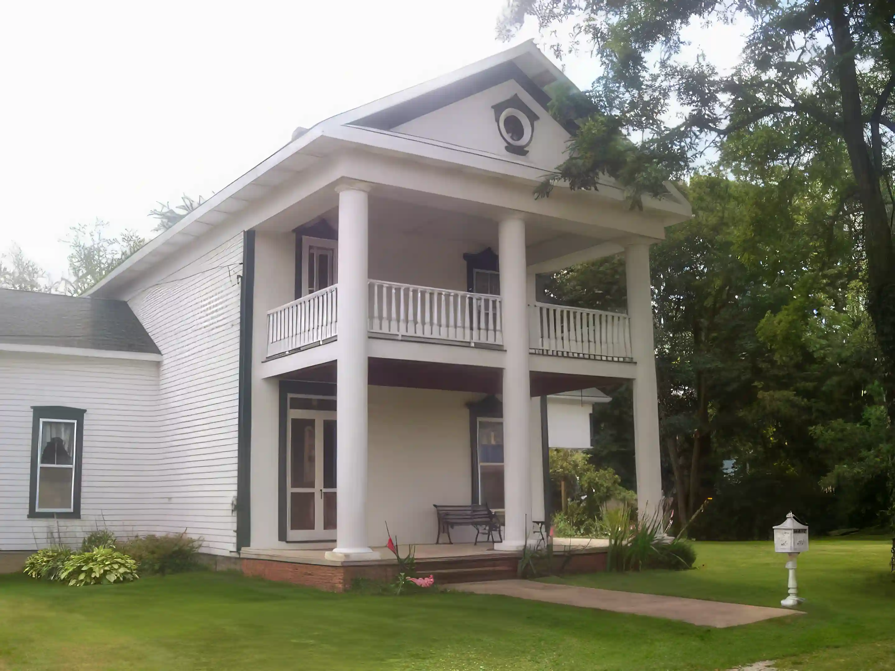 Historical Home B&B for Sale in 228 N. Chestnut Street, Jefferson, Ohio, USA