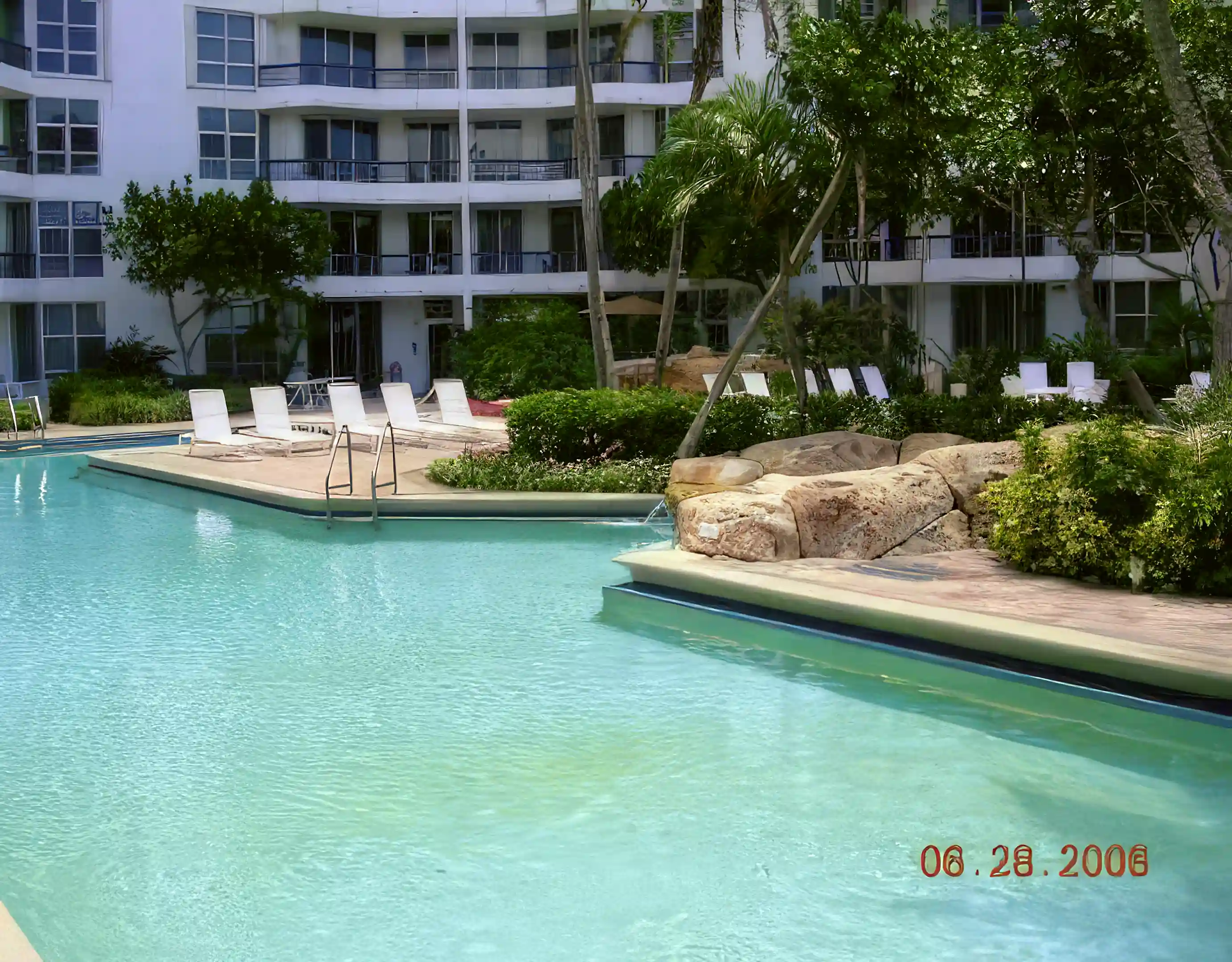 SWIMMINGPOOL